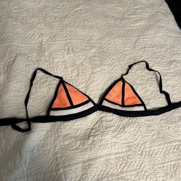 Swimsuit top - Picture 1 of 3